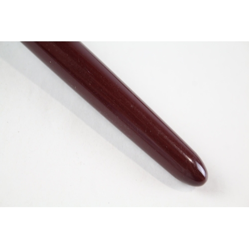 2262 - A vintage Parker 51 burgundy fountain pen