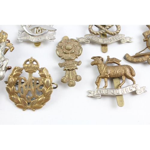 2272 - Ten military cap badges