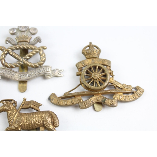 2272 - Ten military cap badges