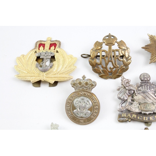 2273 - Ten military cap badges