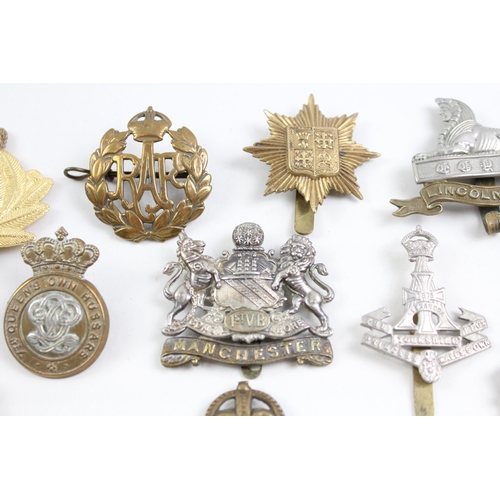 2273 - Ten military cap badges