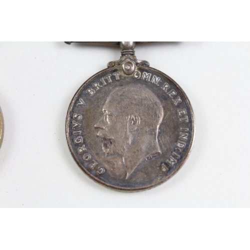 2286 - A WWI British medal pair presented to 42492 Pte. W. Chappell Hamps. Regt.