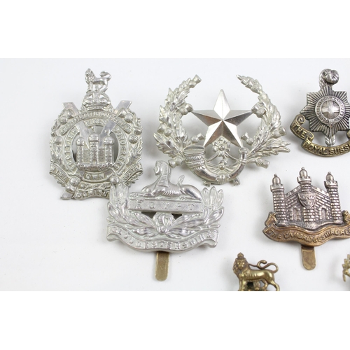 2288 - Ten military cap badges