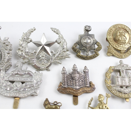 2288 - Ten military cap badges