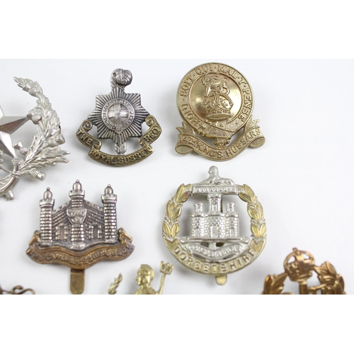 2288 - Ten military cap badges