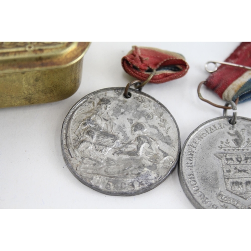 2292 - A WWI Princess Mary Christmas 1914 tin with Christmas card and two medals