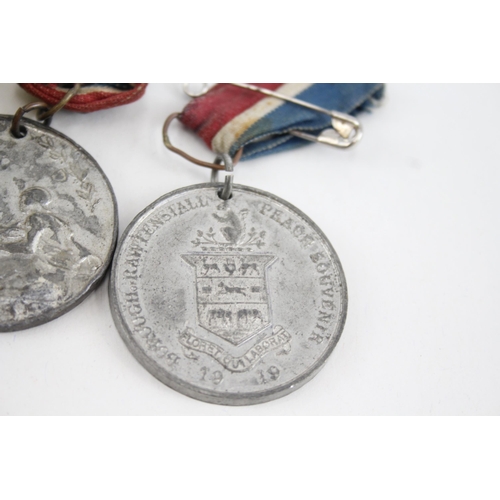 2292 - A WWI Princess Mary Christmas 1914 tin with Christmas card and two medals