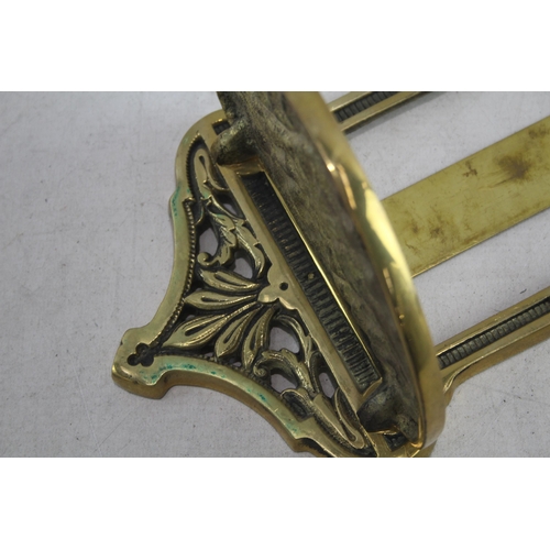 399 - A Victorian brass wall hanging mirror frame