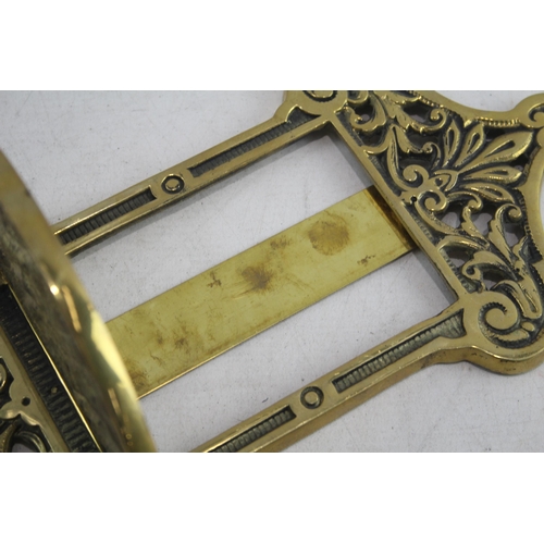 399 - A Victorian brass wall hanging mirror frame