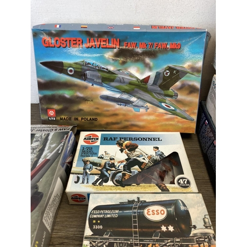 487 - A collection of model kits to include Airfix, Plastyk, Rodan etc. together with a boxed Air Legends ... 