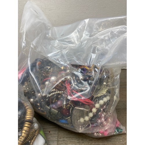 517A - Approx. 20kg of costume jewellery