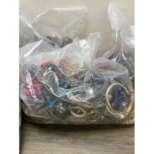 517A - Approx. 20kg of costume jewellery