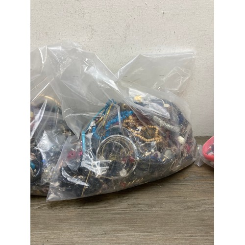 517A - Approx. 20kg of costume jewellery