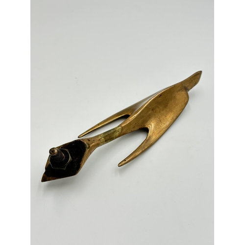 2264A - A 1930s Desmo style brass swift/swallow car mascot