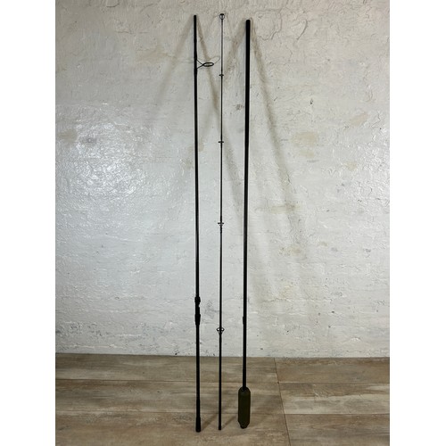 1007 - Two Horizon fishing items, one X3 12' rod and one XT Fox 42