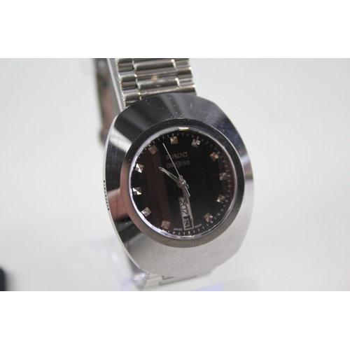 2177 - A Rado Diastar day/date quartz men's wristwatch with spare links and card holder - ref no. 114.0305.... 