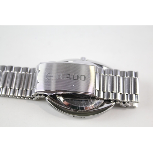 2177 - A Rado Diastar day/date quartz men's wristwatch with spare links and card holder - ref no. 114.0305.... 