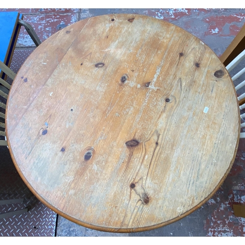 114 - Four pieces of furniture, one pine circular pedestal dining table - approx. 75cm high x 92cm diamete... 