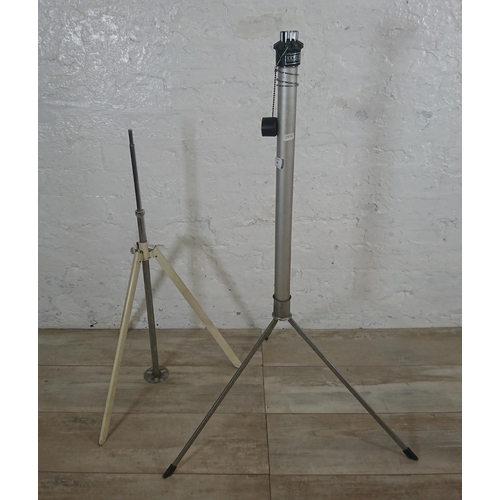 128 - Two mid 20th century items, one Servis folding clothes airer and one telescopic tripod base