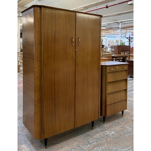 141 - A mid 20th century Homeworthy teak two piece bedroom suite comprising chest of drawers - approx. 106... 