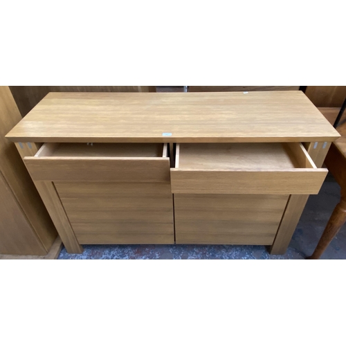 150 - A modern oak sideboard - approx. 90cm high x 140cm wide x 47cm deep