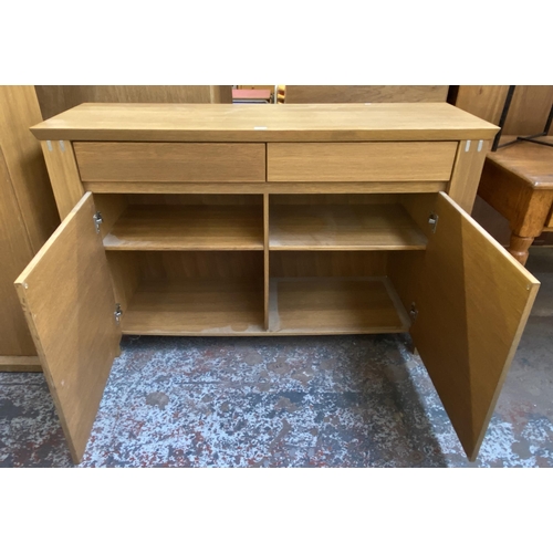 150 - A modern oak sideboard - approx. 90cm high x 140cm wide x 47cm deep