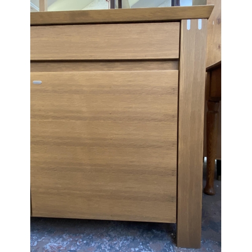 150 - A modern oak sideboard - approx. 90cm high x 140cm wide x 47cm deep