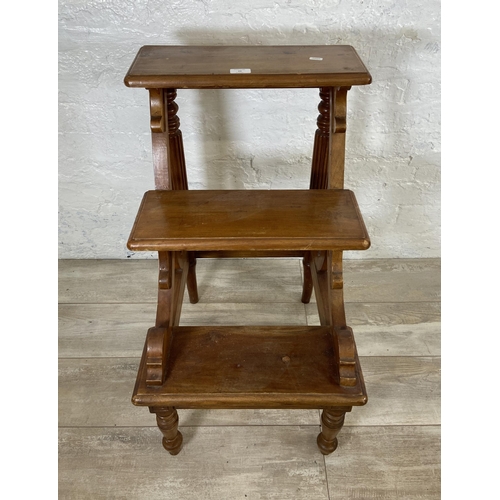 23 - A 19th century style hardwood three tread library step with reeded column supports - approx. 80cm hi... 