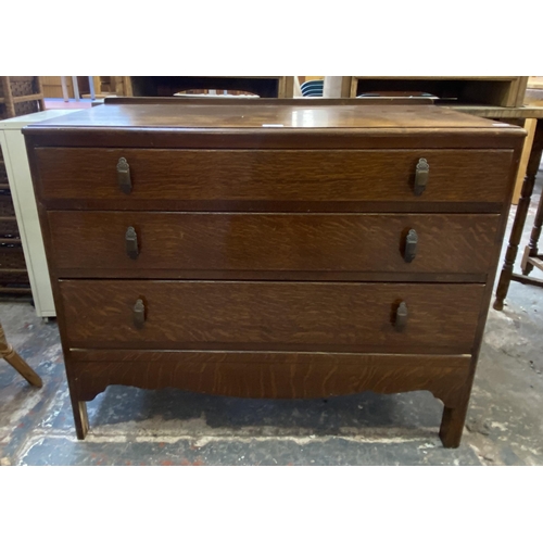 60 - A mid 20th century oak chest of drawers - approx. 75cm high x 91cm wide x 47cm deep