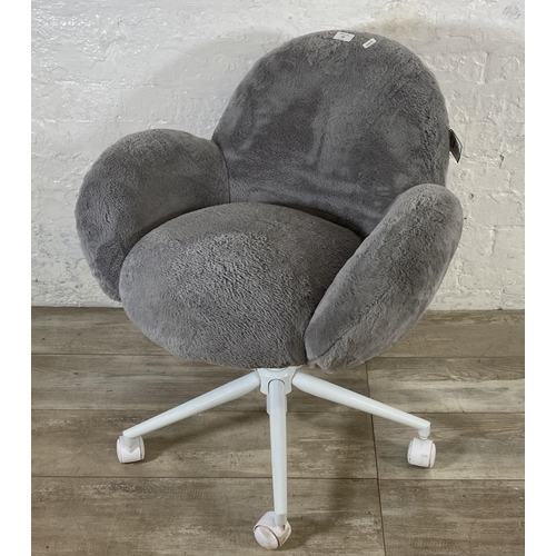 68 - A Homcom grey fabric upholstered swivel desk chair