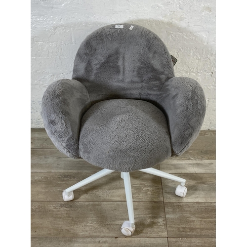 68 - A Homcom grey fabric upholstered swivel desk chair