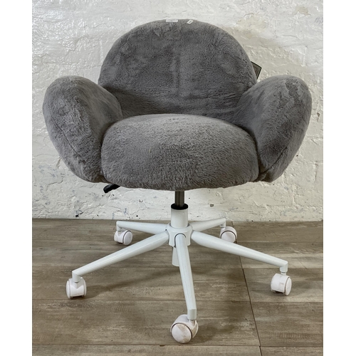 68 - A Homcom grey fabric upholstered swivel desk chair