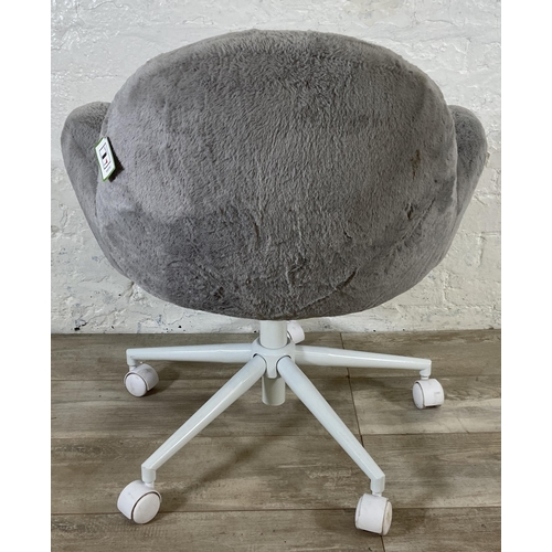 68 - A Homcom grey fabric upholstered swivel desk chair