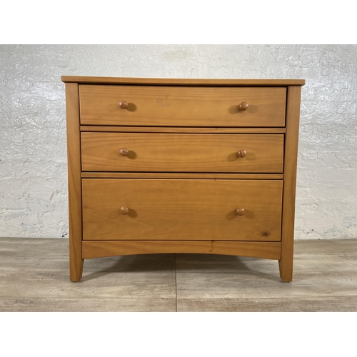 71 - A pine effect chest of drawers - approx. 74cm high x 84cm wide x 38cm deep