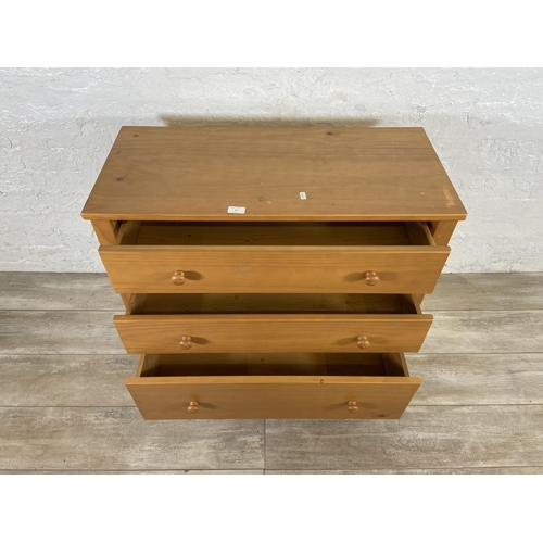 71 - A pine effect chest of drawers - approx. 74cm high x 84cm wide x 38cm deep