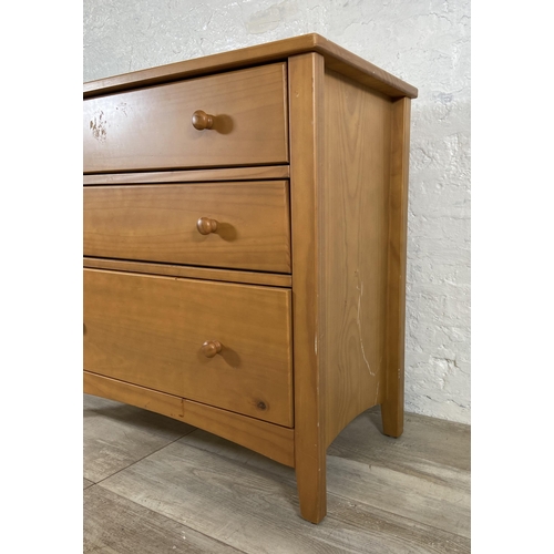 71 - A pine effect chest of drawers - approx. 74cm high x 84cm wide x 38cm deep