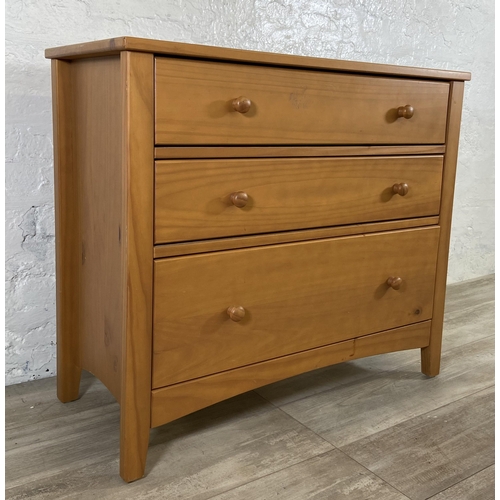 71 - A pine effect chest of drawers - approx. 74cm high x 84cm wide x 38cm deep