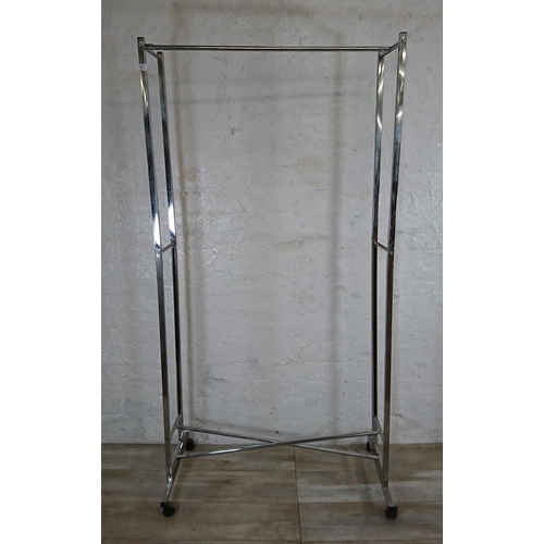 90 - A chrome plated clothes rail on castors - approx. 173cm high x 86cm wide x 47cm deep