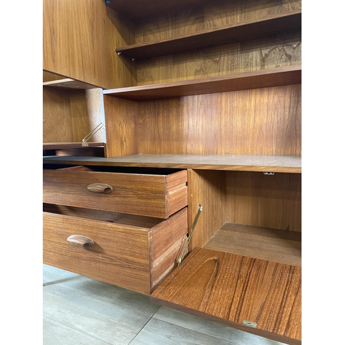 153 - A mid 20th century G Plan Brasilia teak highboard - approx. 136cm high x 152cm wide x 44cm deep