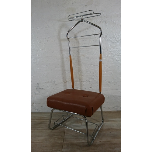 170 - A mid 20th century RelaxSit chrome plated and beech valet stand with brown vinyl seat