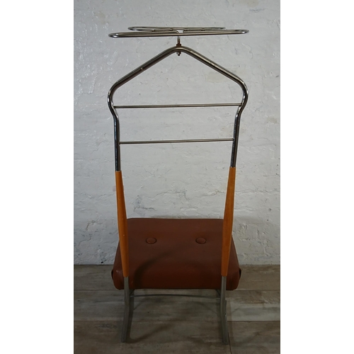 170 - A mid 20th century RelaxSit chrome plated and beech valet stand with brown vinyl seat