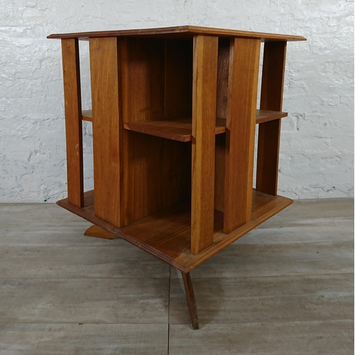 190 - A mid 20th century oak revolving bookcase - approx. 75cm high x 59cm wide x 59cm deep