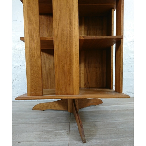 190 - A mid 20th century oak revolving bookcase - approx. 75cm high x 59cm wide x 59cm deep