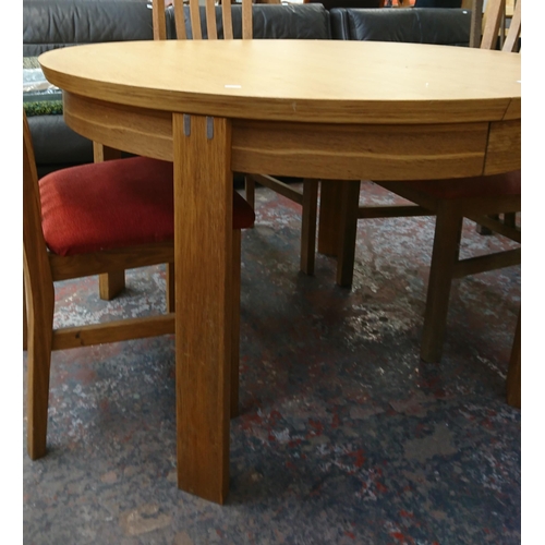 199 - A modern oak circular extending dining table and four chairs - approx. 75cm high x 120cm diameter