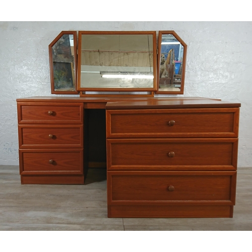 202 - Two pieces of G Plan teak furniture, one chest of drawers - approx. 68cm high x 75cm wide x 45cm dee... 