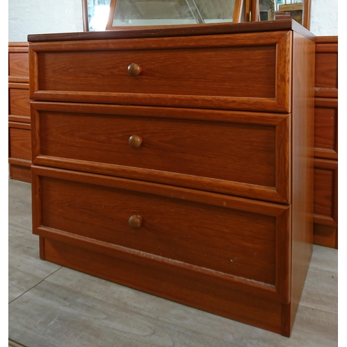 202 - Two pieces of G Plan teak furniture, one chest of drawers - approx. 68cm high x 75cm wide x 45cm dee... 