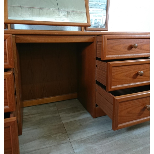 202 - Two pieces of G Plan teak furniture, one chest of drawers - approx. 68cm high x 75cm wide x 45cm dee... 