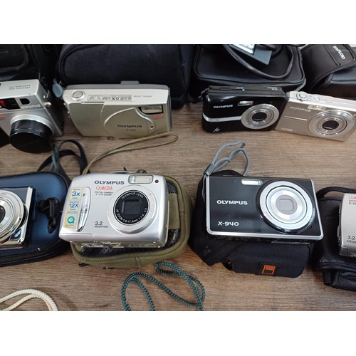 657 - A collection of Olympus compact digital cameras to include µ[mju:] 700 all-weather 7.1mp, µ[mju:] 30... 