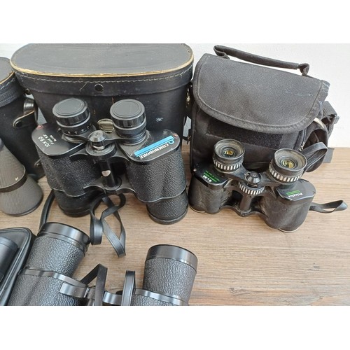 661 - A collection of binoculars to include Pentasonic, Commodore 10x50, Chinon 7-15x35 zoom, Dollond Luma... 