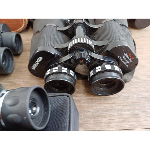 661 - A collection of binoculars to include Pentasonic, Commodore 10x50, Chinon 7-15x35 zoom, Dollond Luma... 